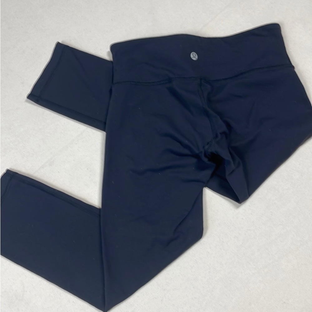 Lululemon Athletica Sz4 Black 21' crop legging SMALL HOLE - Picture 8 of 12